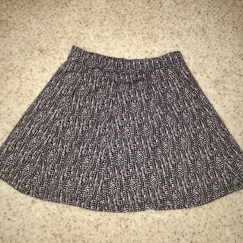 Forever 21 black and white skirt